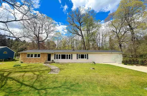 2623 Oakcrest Dr, Neenah, WI 54956