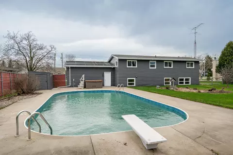 Exterior - 4607 W Capitol Dr, Appleton, WI 54914 photo 2 of 10