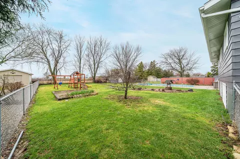 Exterior - 4607 W Capitol Dr, Appleton, WI 54914 photo 6 of 10