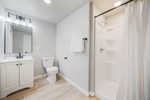 Bath - 4607 W Capitol Dr, Appleton, WI 54914 photo 4 of 4