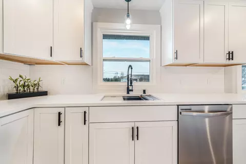 Kitchen - 4607 W Capitol Dr, Appleton, WI 54914 photo 4 of 4