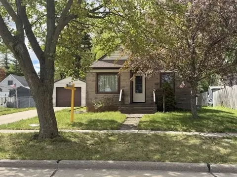 109 E 11th St, Kaukauna, WI 54130