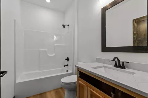 Bath - N9259 Anton Street, Appleton, WI 54915 photo 2 of 3