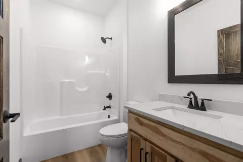 Bath - N9259 Anton Street, Appleton, WI 54915 photo 3 of 3
