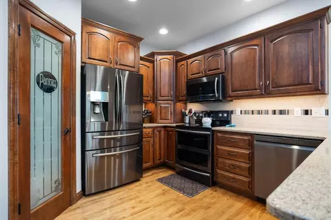 Kitchen - 617 E Apple Creek Rd, Appleton, WI 54913 photo 2 of 2