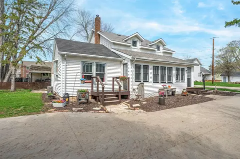 210 S 4th St, Winneconne, WI 54986