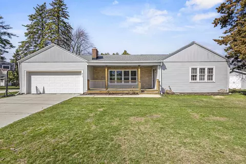 311 E Cedar St, Pulaski, WI 54162