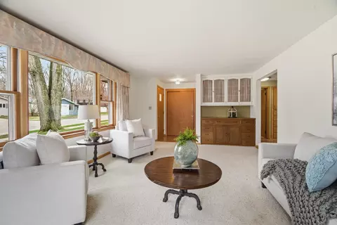 Living - 1613 S Telulah Ave, Appleton, WI 54915 photo 1 of 3