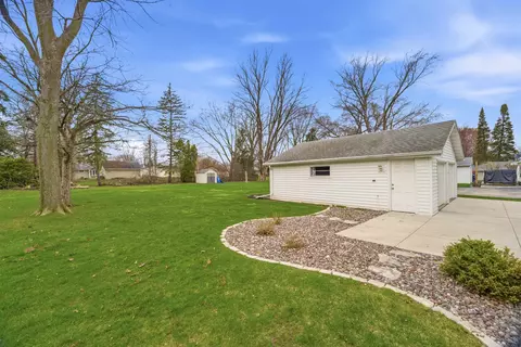 Exterior - 1613 S Telulah Ave, Appleton, WI 54915 photo 4 of 5