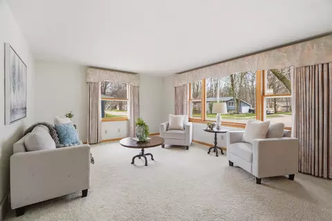 Living - 1613 S Telulah Ave, Appleton, WI 54915 photo 3 of 3
