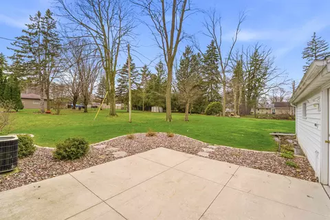 Exterior - 1613 S Telulah Ave, Appleton, WI 54915 photo 3 of 5