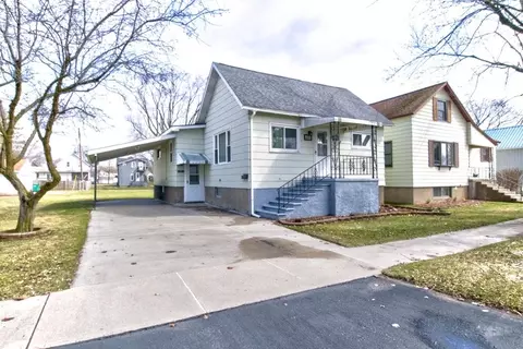 422 Elizabeth Ave, Marinette, WI 54143