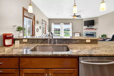Kitchen - 2362 Plank Cir #B, Appleton, WI 54915 photo 4 of 6