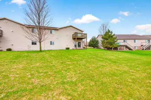 Exterior - 2362 Plank Cir #B, Appleton, WI 54915 photo 6 of 6