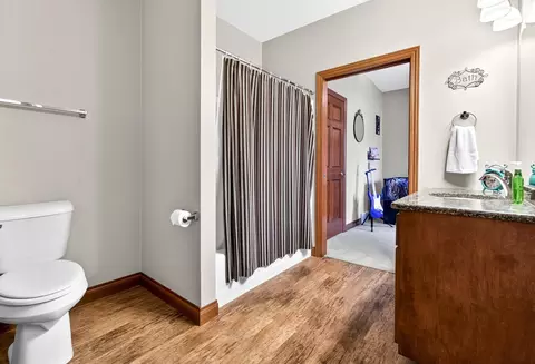 Bath - 2362 Plank Cir #B, Appleton, WI 54915 photo 3 of 3