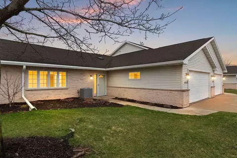 1517 River Pines Dr, Green Bay, WI 54311