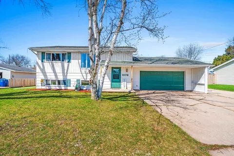 1076 Goss Ave, Menasha, WI 54952