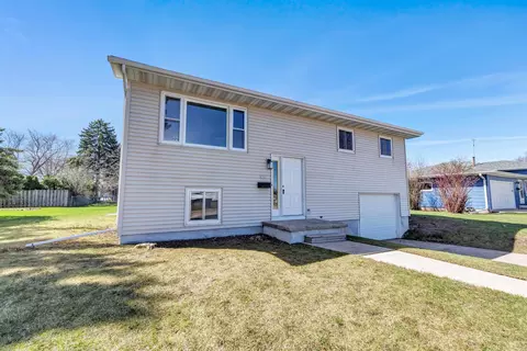 1521 Bismarck Ave, Oshkosh, WI 54902