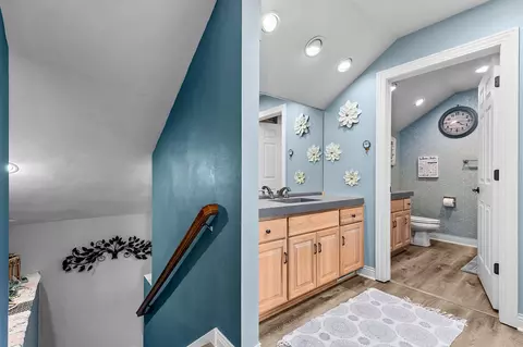 Entry Way - 613 E Castlebury Ln, Appleton, WI 54913 photo 2 of 5