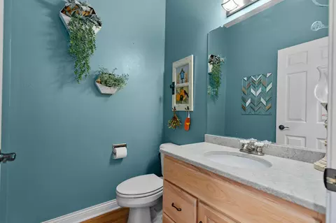 Bath - 613 E Castlebury Ln, Appleton, WI 54913 photo 1 of 8