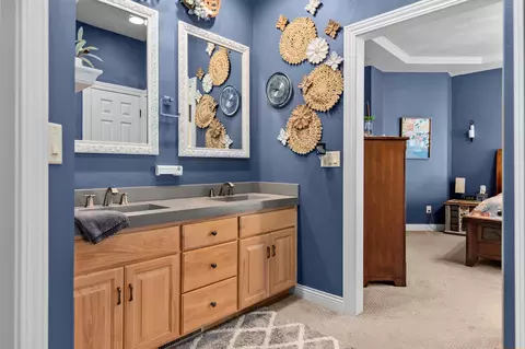 Bath - 613 E Castlebury Ln, Appleton, WI 54913 photo 2 of 8