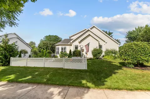 Exterior - 613 E Castlebury Ln, Appleton, WI 54913 photo 7 of 11