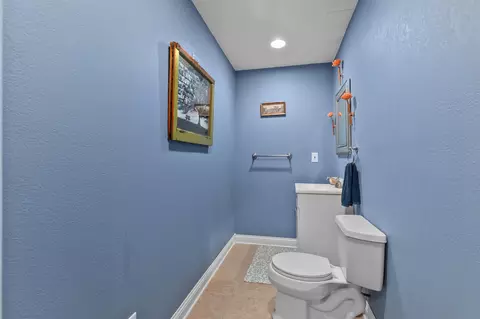 Bath - 613 E Castlebury Ln, Appleton, WI 54913 photo 8 of 8