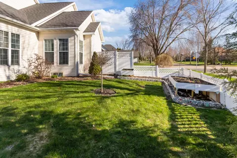 Exterior - 613 E Castlebury Ln, Appleton, WI 54913 photo 8 of 11