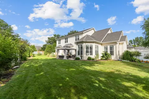 Exterior - 613 E Castlebury Ln, Appleton, WI 54913 photo 9 of 11