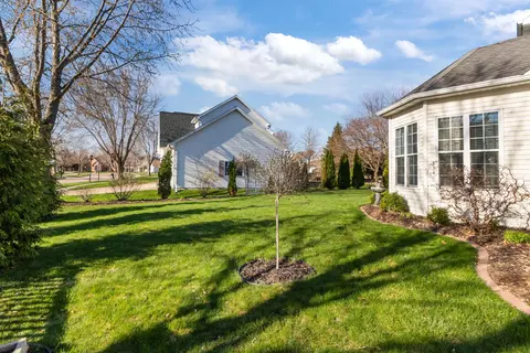 Exterior - 613 E Castlebury Ln, Appleton, WI 54913 photo 5 of 11