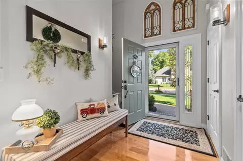 Entry Way - 613 E Castlebury Ln, Appleton, WI 54913 photo 1 of 5