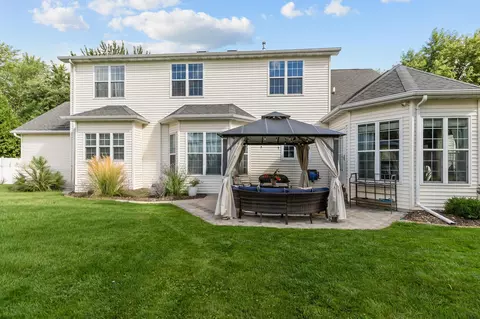 Exterior - 613 E Castlebury Ln, Appleton, WI 54913 photo 2 of 11