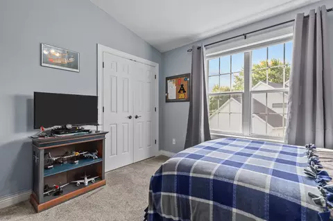 Bedroom - 613 E Castlebury Ln, Appleton, WI 54913 photo 7 of 9