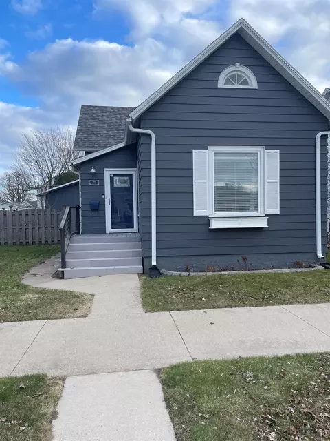 1715 14th Ave, Menominee, MI 49858