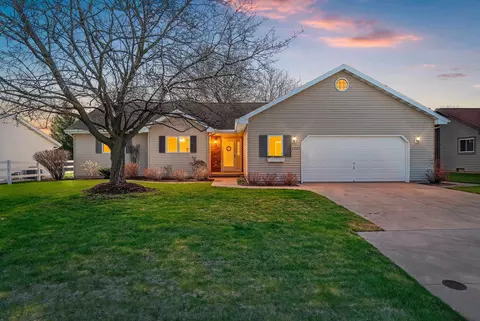 2967 W Hiawatha Dr, Appleton, WI 54914