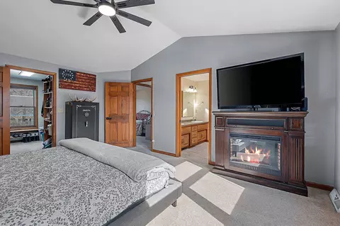Bedroom - 3400 N Kin St, Appleton, WI 54911 photo 4 of 9