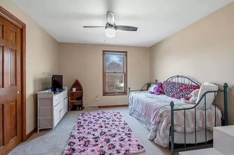 Bedroom - 3400 N Kin St, Appleton, WI 54911 photo 1 of 9
