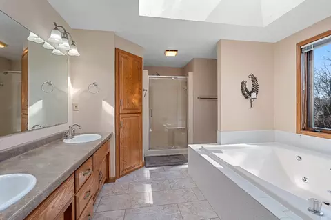 Bath - 3400 N Kin St, Appleton, WI 54911 photo 2 of 5
