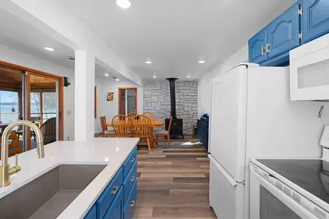 Kitchen - w6220 Crescent Lane, Crivitz, WI 54114 photo 5 of 6
