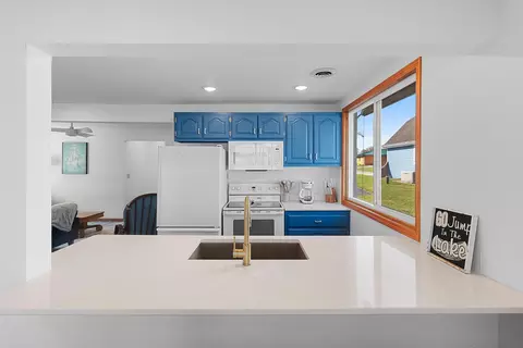 Kitchen - w6220 Crescent Lane, Crivitz, WI 54114 photo 2 of 6