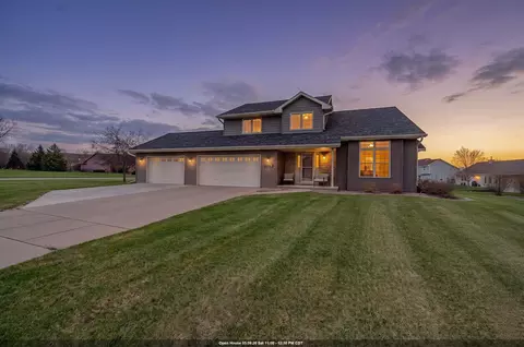 2061 W Higgins Hl, De Pere, WI 54115