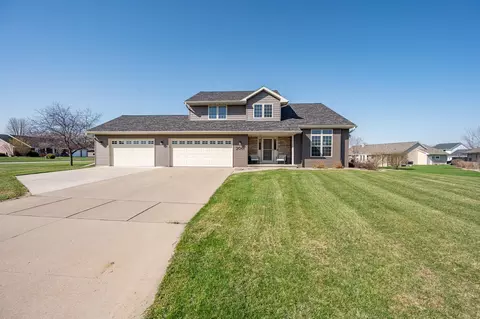 2061 W Higgins Hl, De Pere, WI 54115