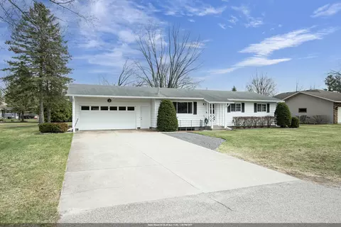 1900 Julie Ln, Stevens Point, WI 54481