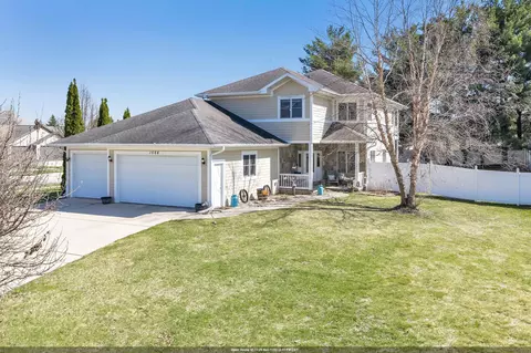 1566 Belle Plane Cir, Green Bay, WI 54313