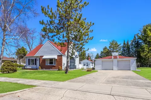 220 S Wood Ave, Peshtigo, WI 54157