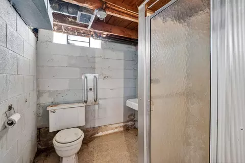 Bath - 431 E Coolidge Ave, Appleton, WI 54915 photo 2 of 2