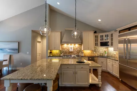 Kitchen - 522 E Tallgrass Dr, Appleton, WI 54913 photo 6 of 7