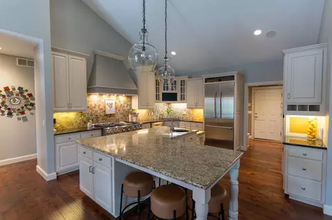 Kitchen - 522 E Tallgrass Dr, Appleton, WI 54913 photo 2 of 7