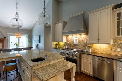 Kitchen - 522 E Tallgrass Dr, Appleton, WI 54913 photo 5 of 7