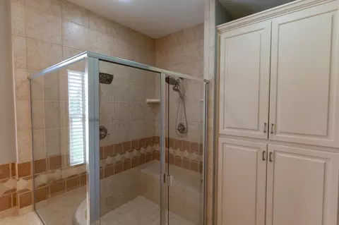 Bath - 522 E Tallgrass Dr, Appleton, WI 54913 photo 8 of 14
